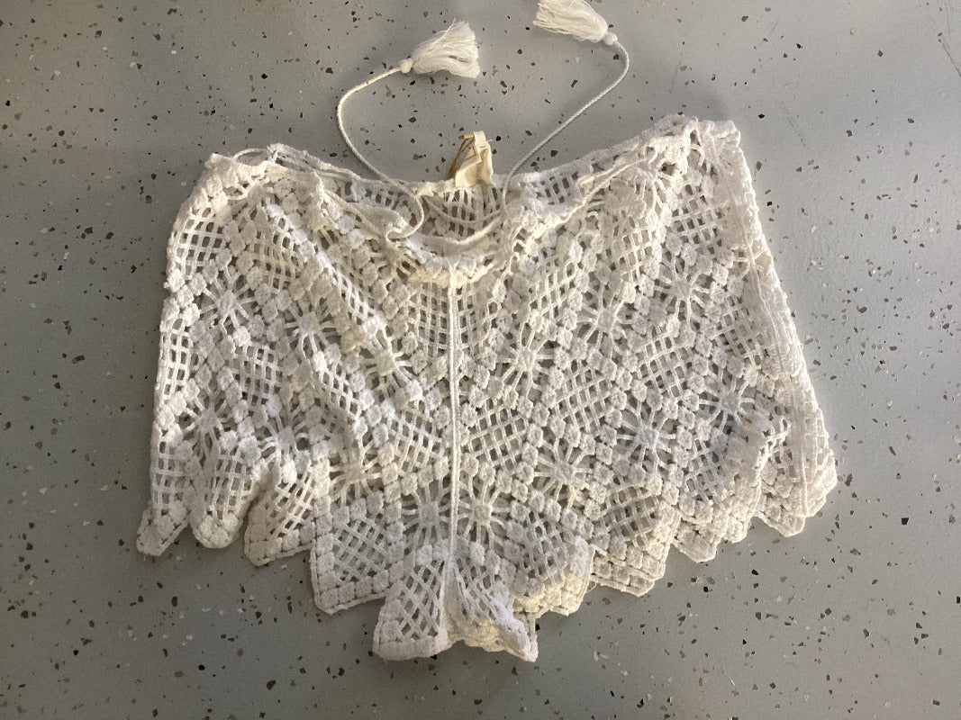 Ladies Cream Lace Top and Shorts Set Size 8 to 12-Hand Picked Imports